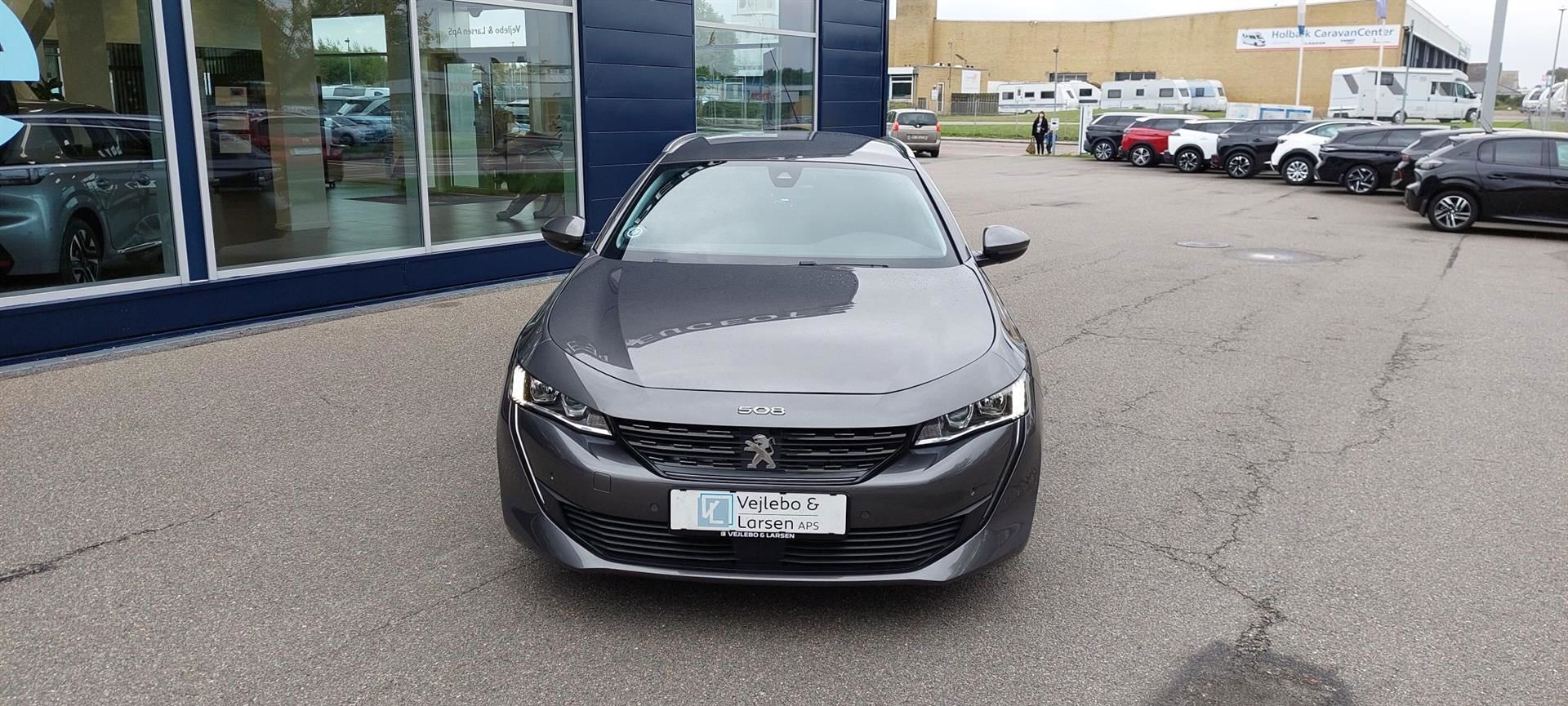 Grå Peugeot 508 fra 2021