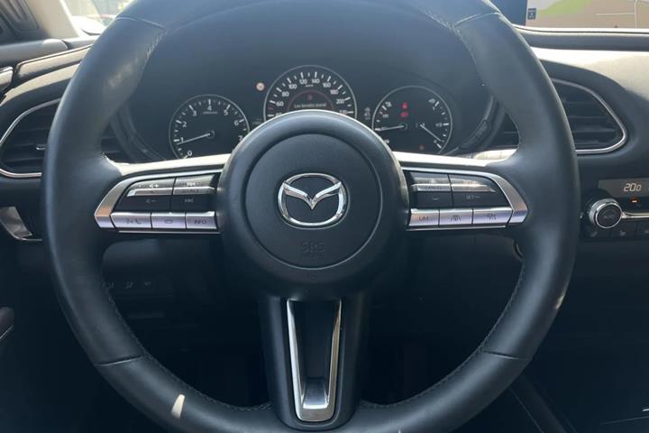 Grå Mazda CX-30 fra 2019