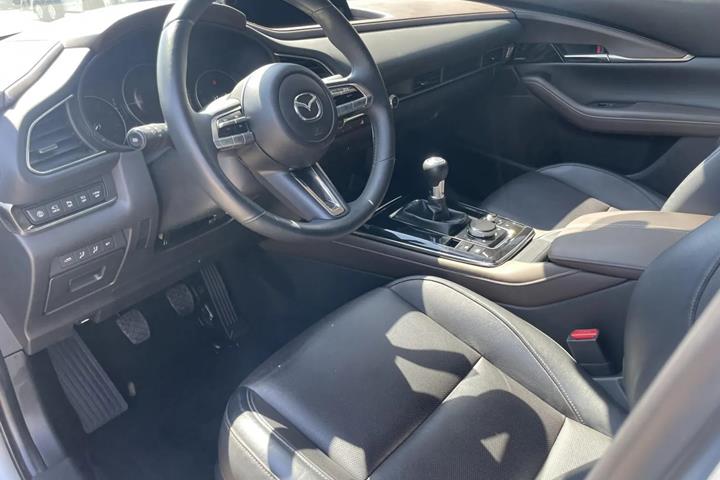 Grå Mazda CX-30 fra 2019