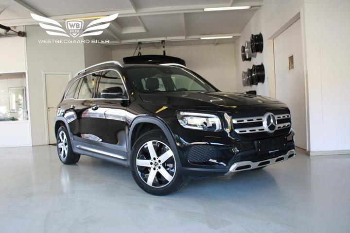 Sort Mercedes GLB200 d fra 2021 set udefra