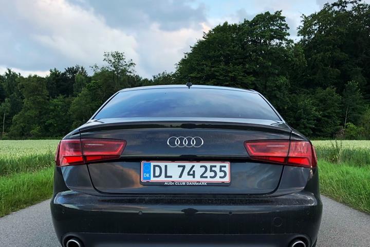 Sort Audi A 6 fra 2011