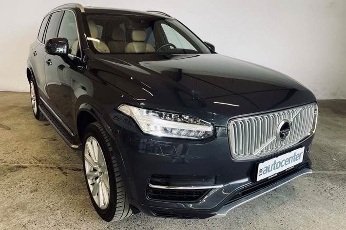 Grå Volvo XC90 fra 2017 set udefra