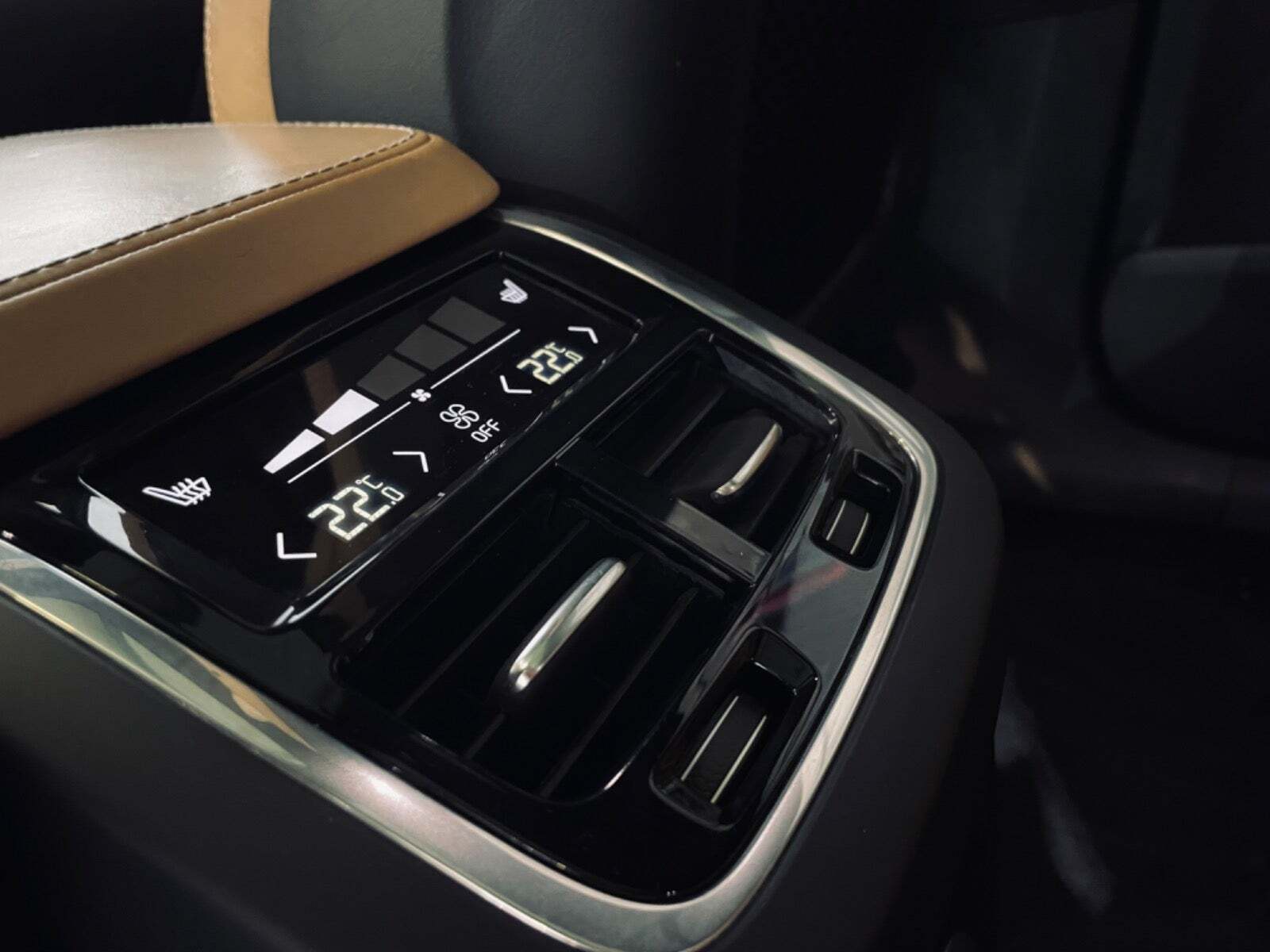 Grå Volvo XC90 fra 2017