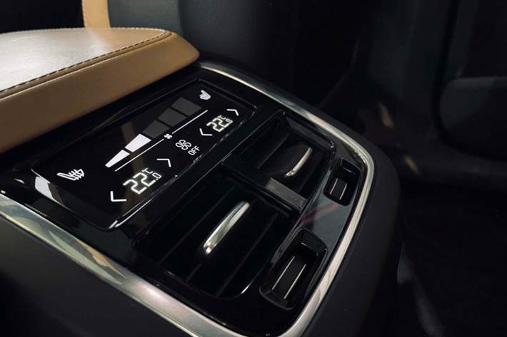 Grå Volvo XC90 fra 2017