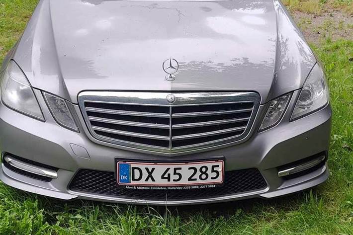 Grå Mercedes E-Klasse fra 2013