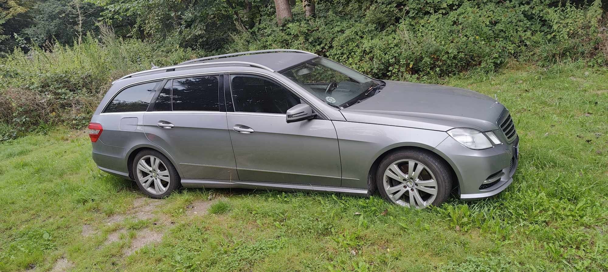 Grå Mercedes E-Klasse fra 2013