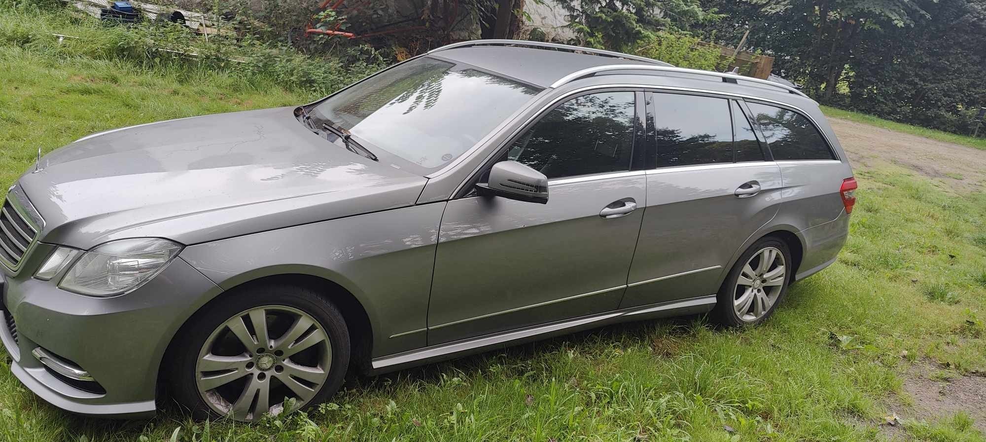 Grå Mercedes E-Klasse fra 2013