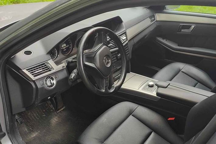 Grå Mercedes E-Klasse fra 2013