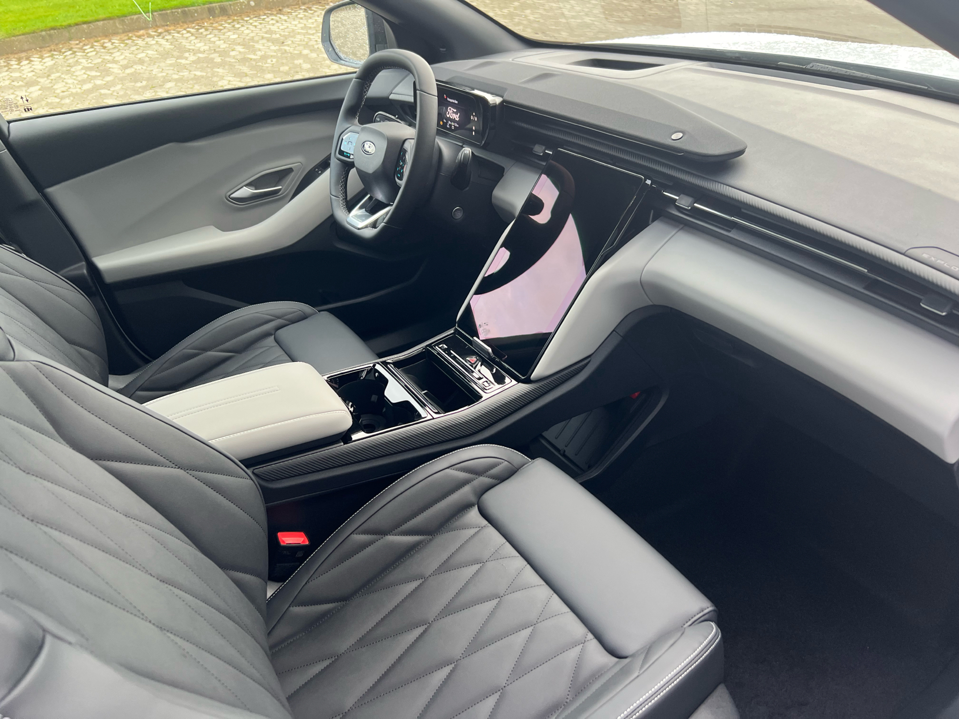 Hvid Ford Explorer fra 2024