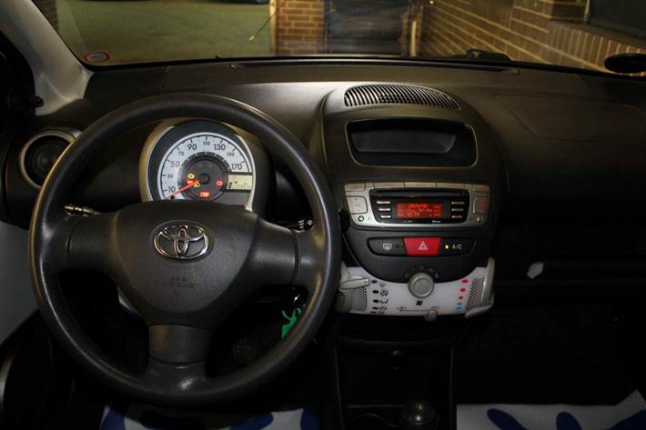 Hvid Toyota Aygo fra 2014