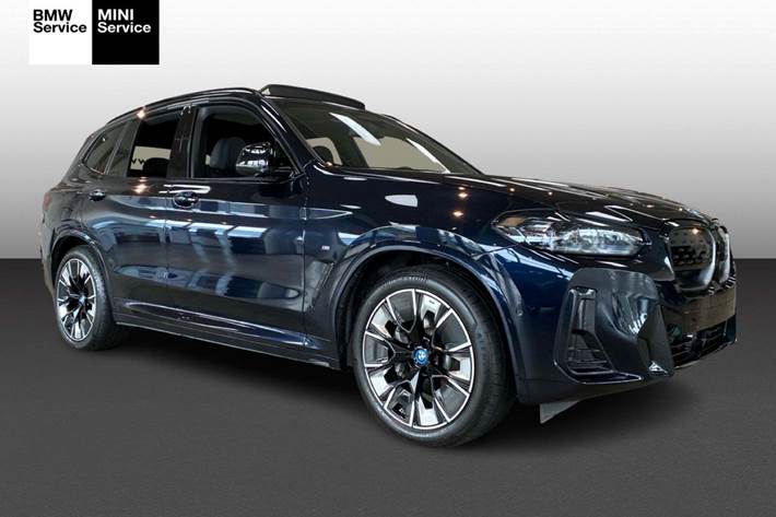 Sort BMW iX3 fra 2024 set udefra