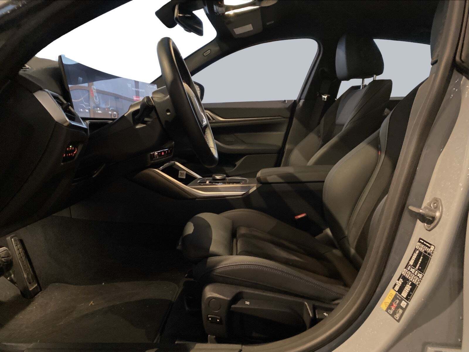 Grå BMW i4 fra 2024