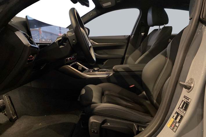Grå BMW i4 fra 2024