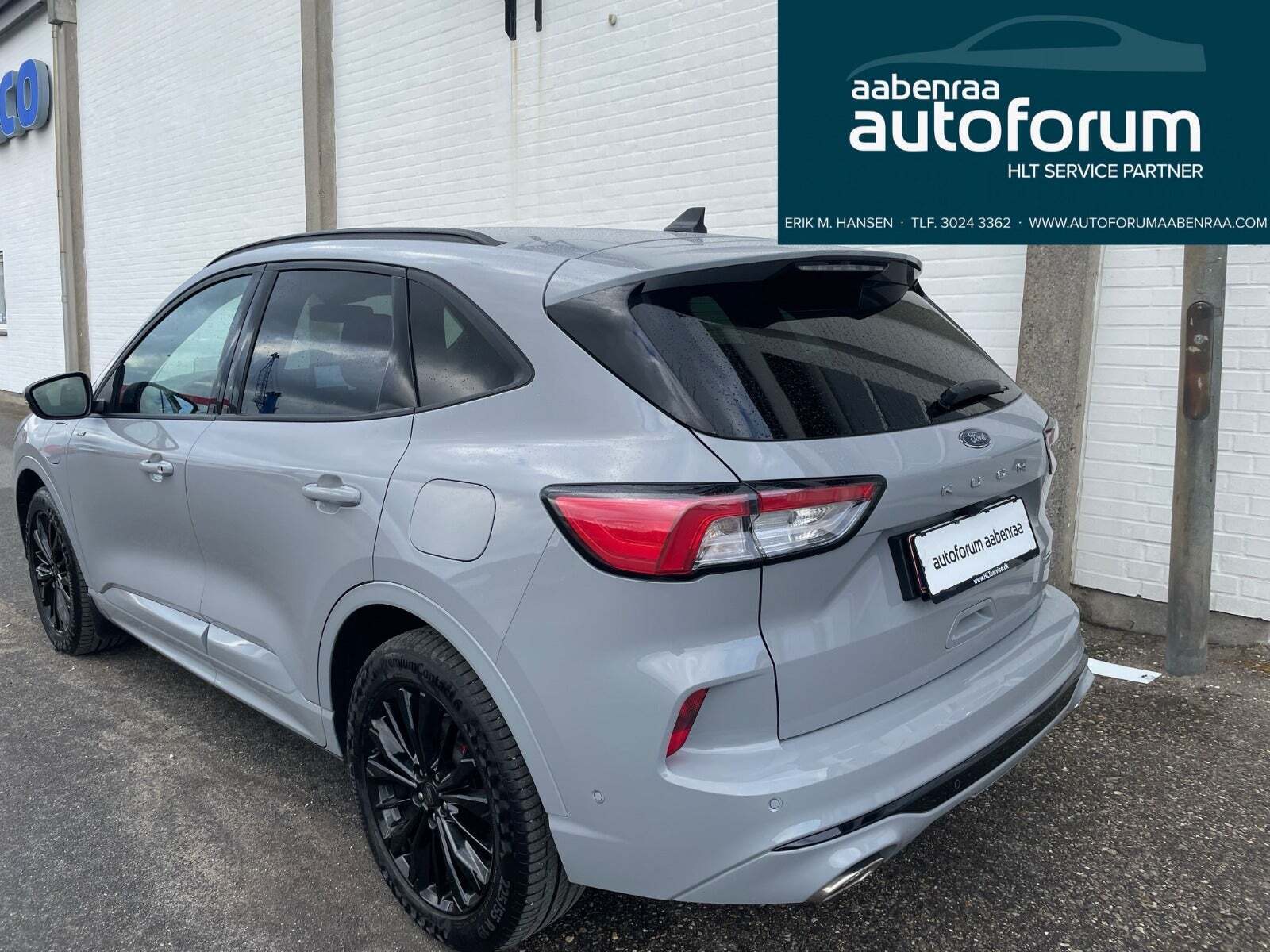 Grå Ford Kuga fra 2023