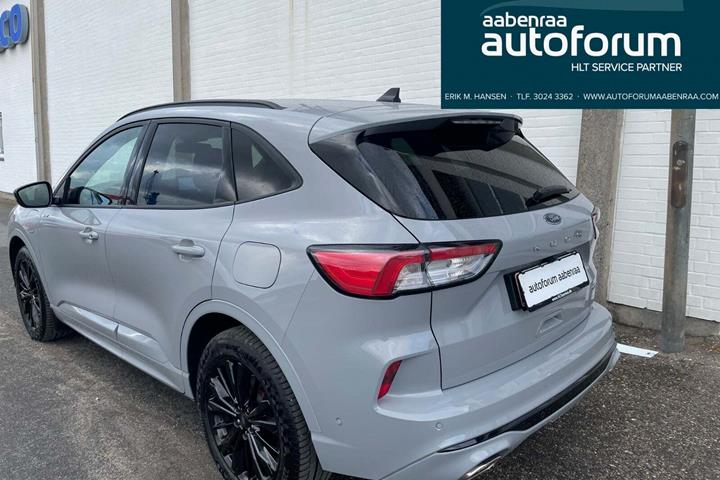 Grå Ford Kuga fra 2023