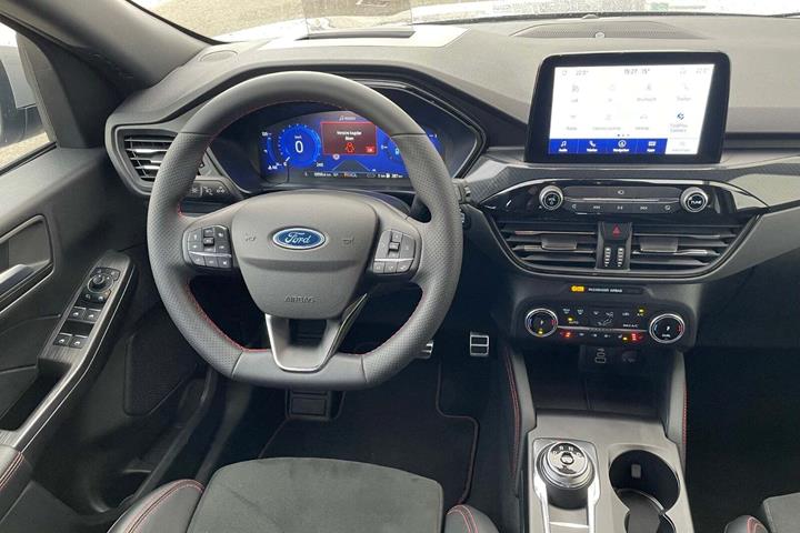 Grå Ford Kuga fra 2023