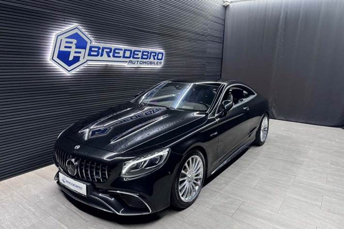 Sort Mercedes S63 fra 2020 set udefra