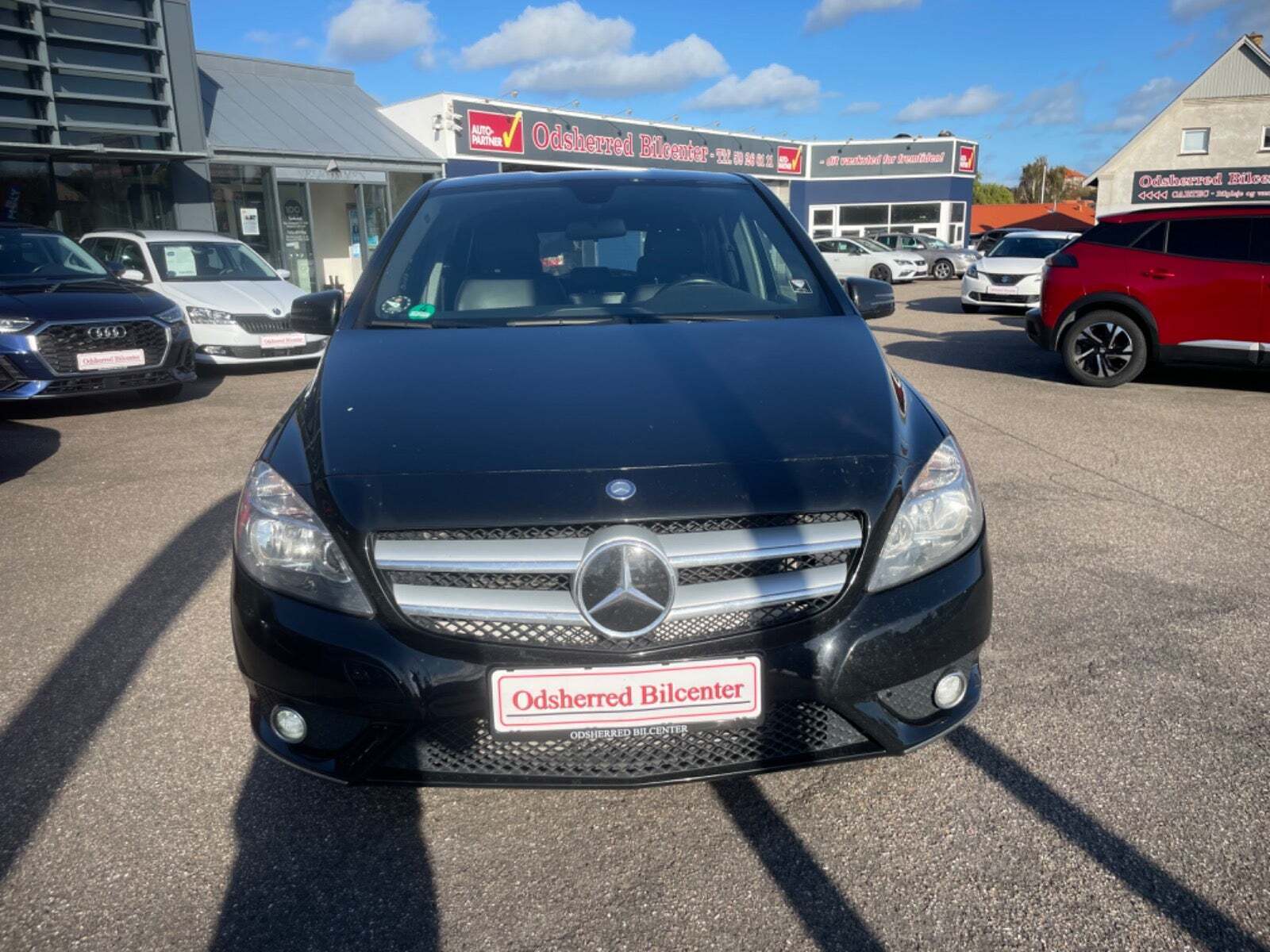 Sort Mercedes B200 fra 2013