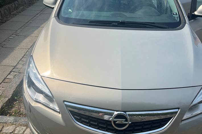 Sølv Opel Astra fra 2010