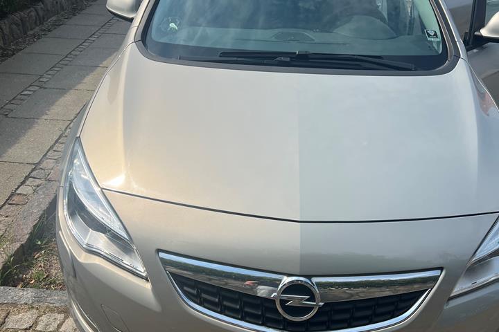 Sølv Opel Astra fra 2010
