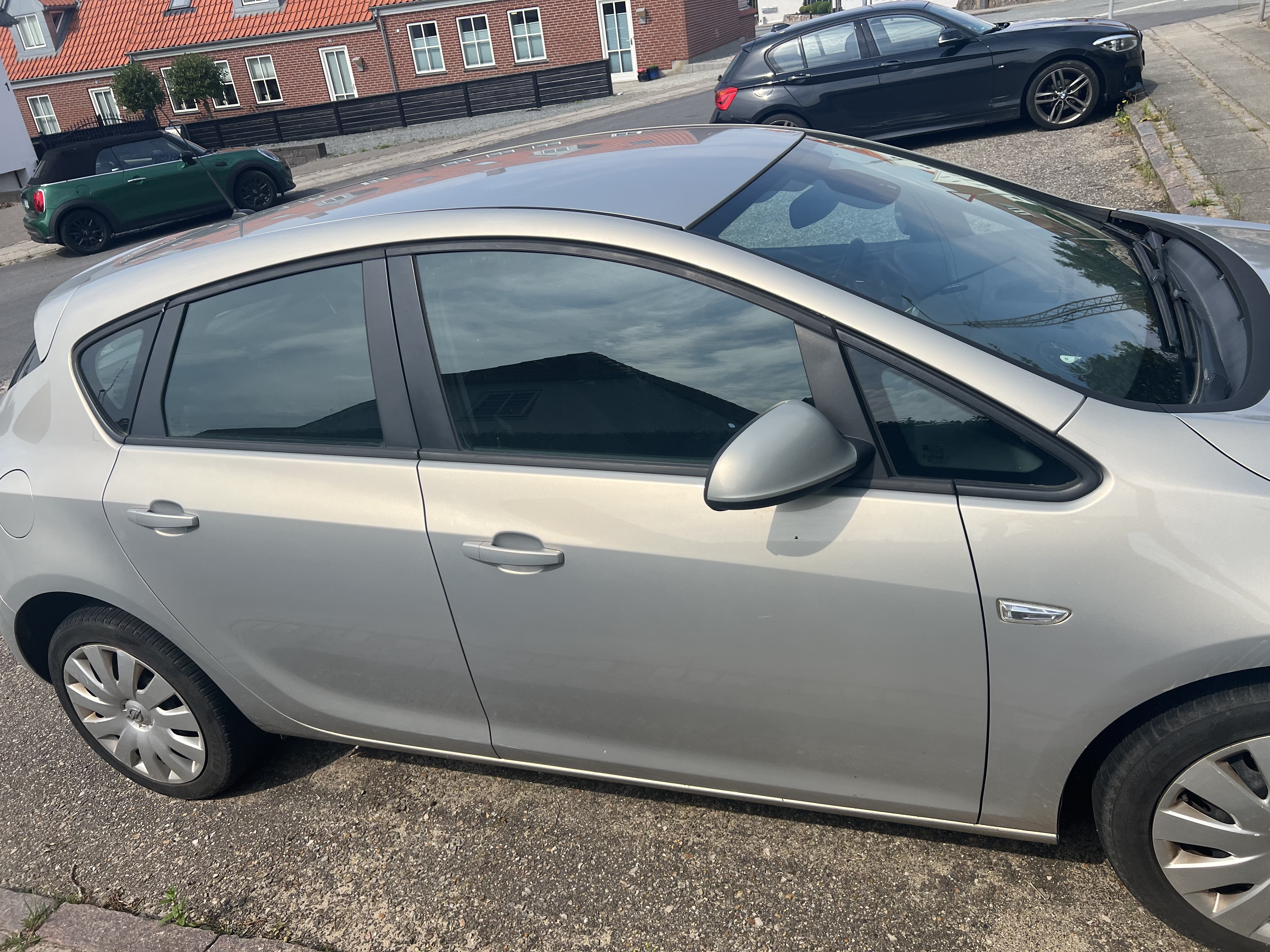 Sølv Opel Astra fra 2010