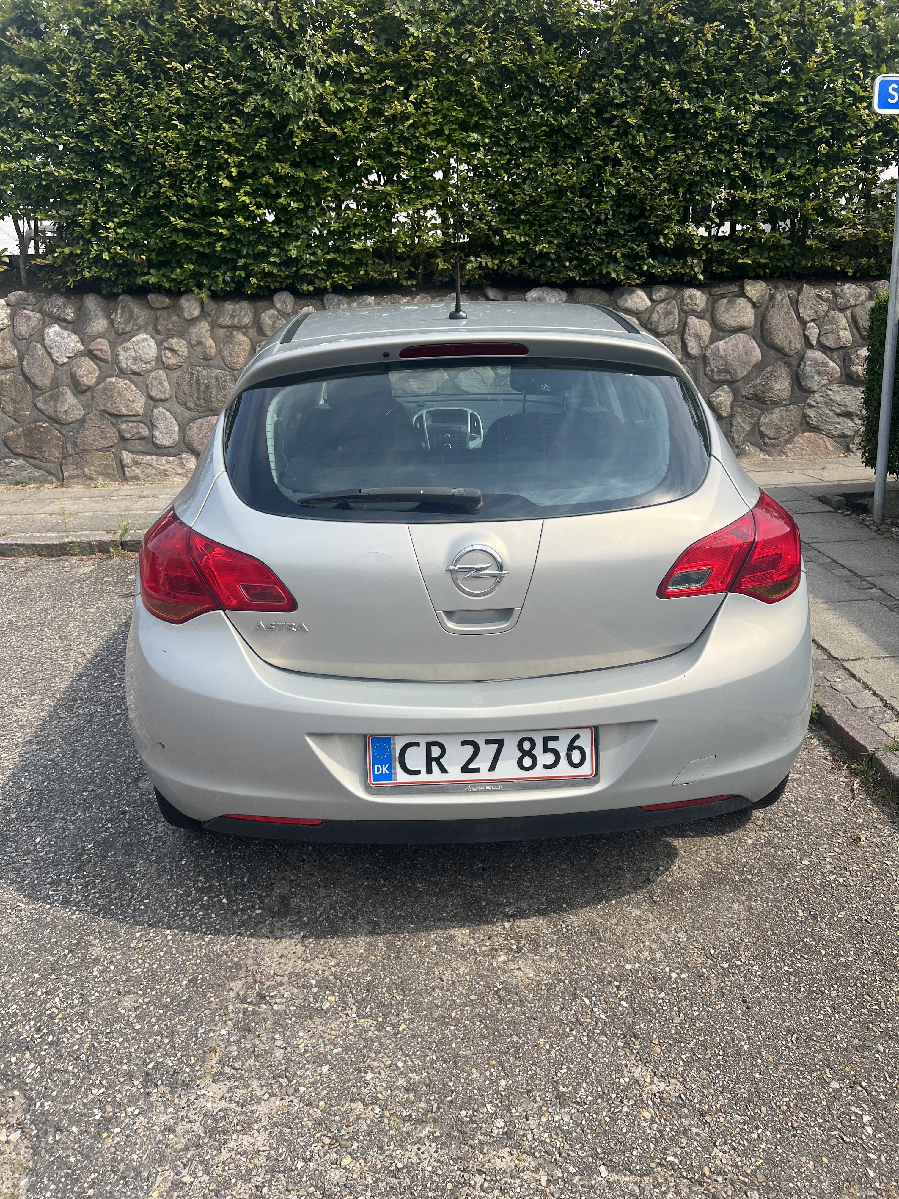 Sølv Opel Astra fra 2010