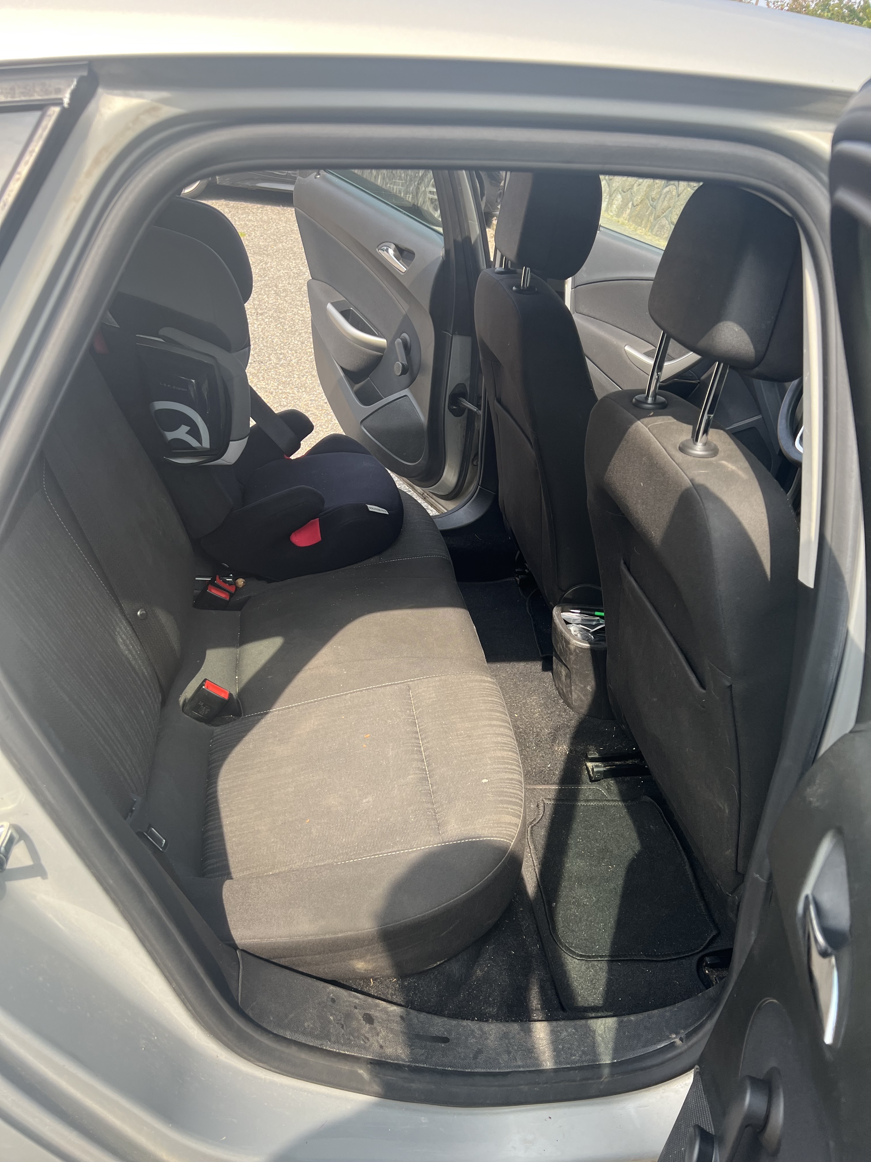 Sølv Opel Astra fra 2010