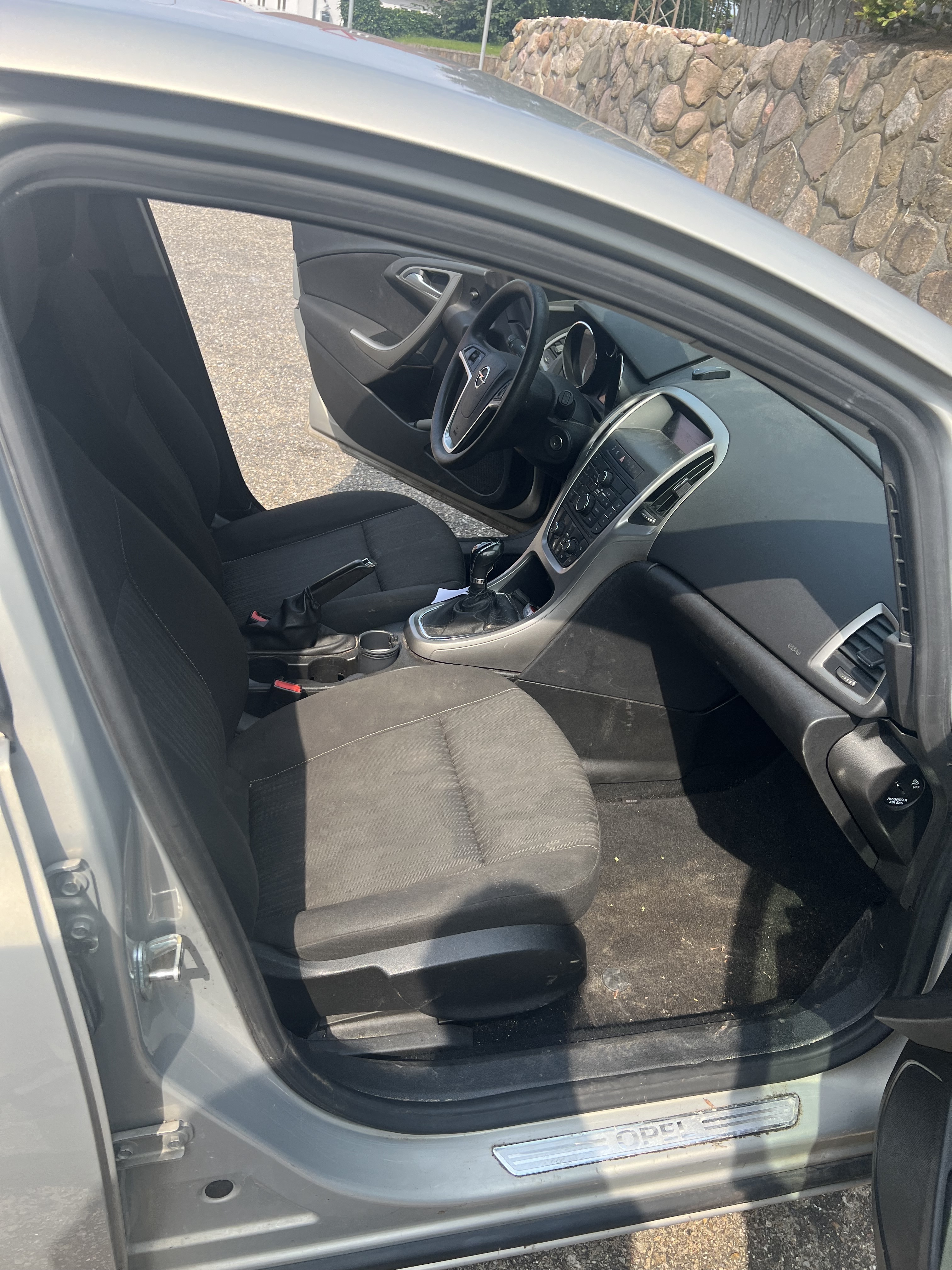 Sølv Opel Astra fra 2010