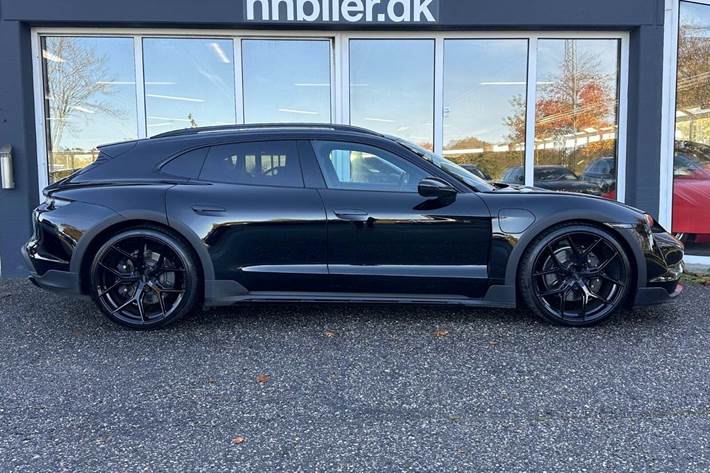 Sort Porsche Taycan 4 fra 2021