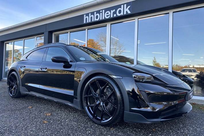 Sort Porsche Taycan 4 fra 2021