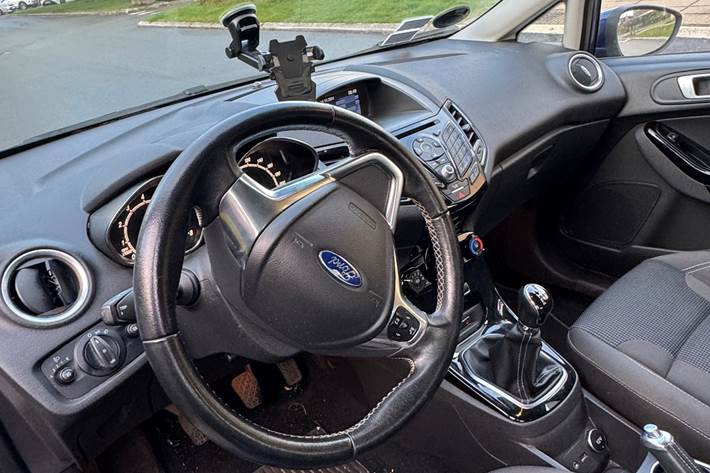 Blå Ford Fiesta fra 2016