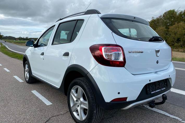 Hvid Dacia Sandero Stepway fra 2016