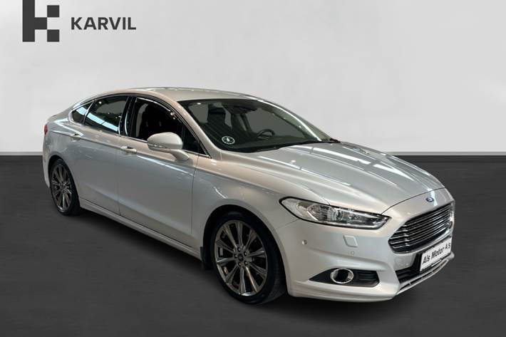 Sølv Ford Mondeo fra 2016