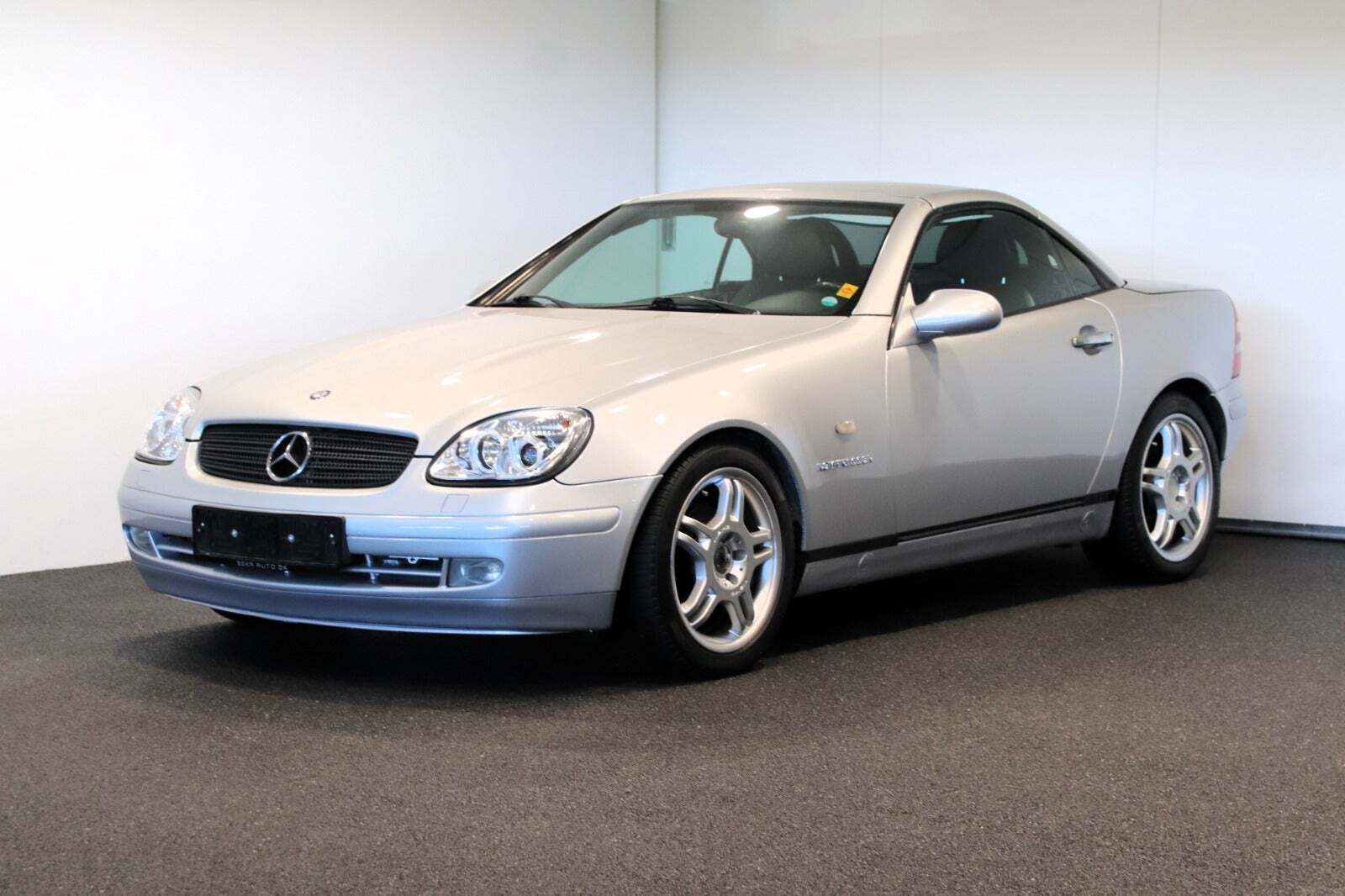 Sølv Mercedes SLK230 fra 1997