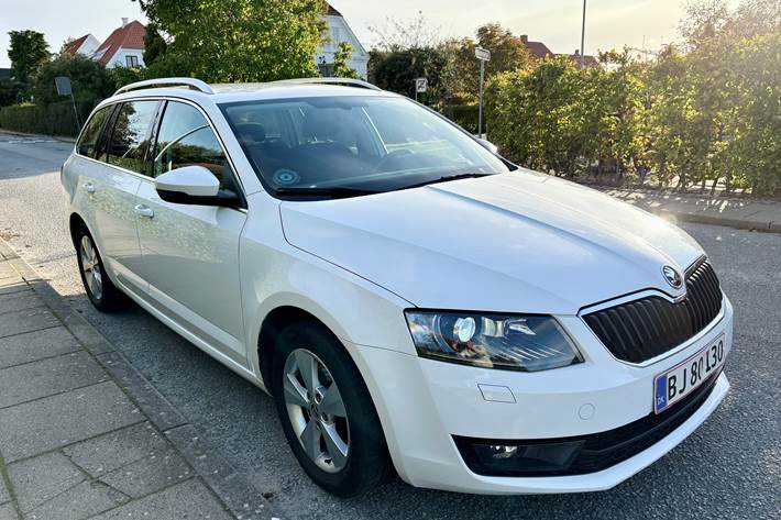 Hvid Skoda Octavia fra 2017