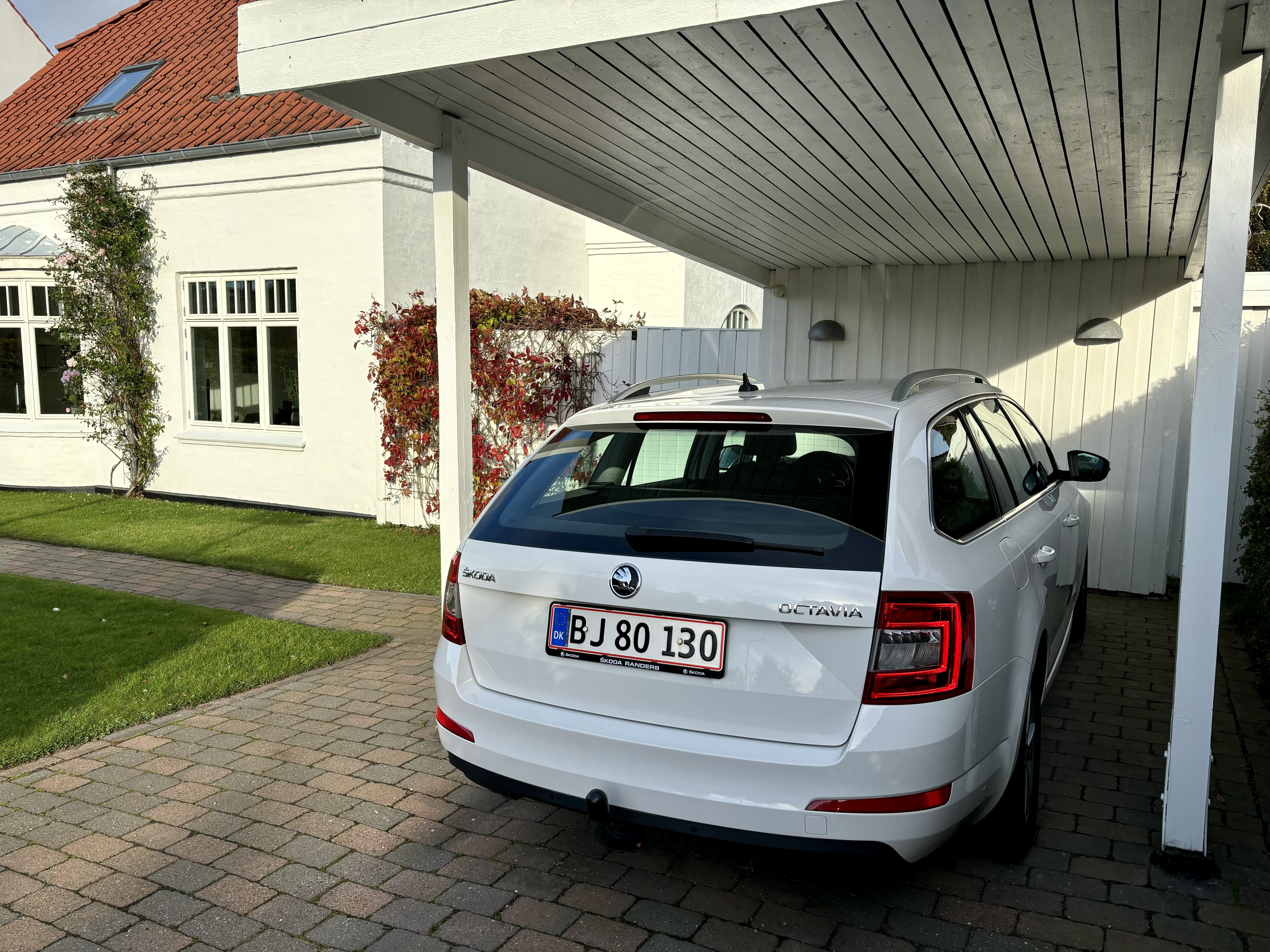 Hvid Skoda Octavia fra 2017