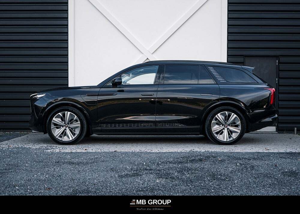 Sort Hongqi E-HS9 fra 2022