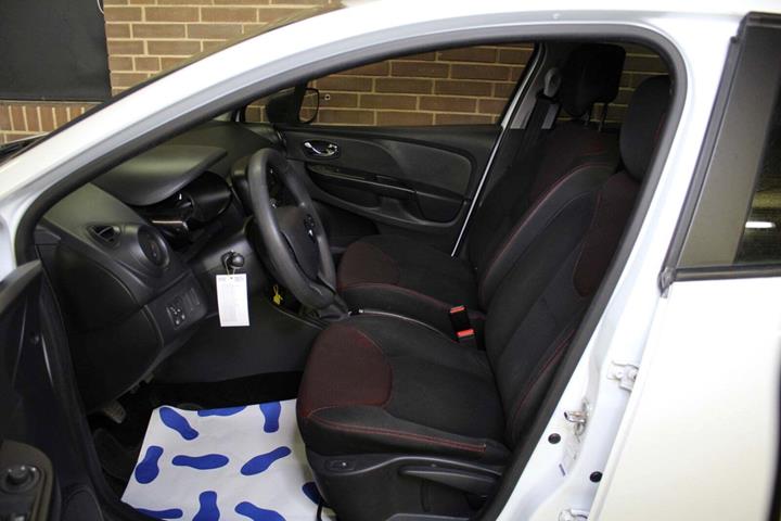 Hvid Renault Clio IV fra 2014