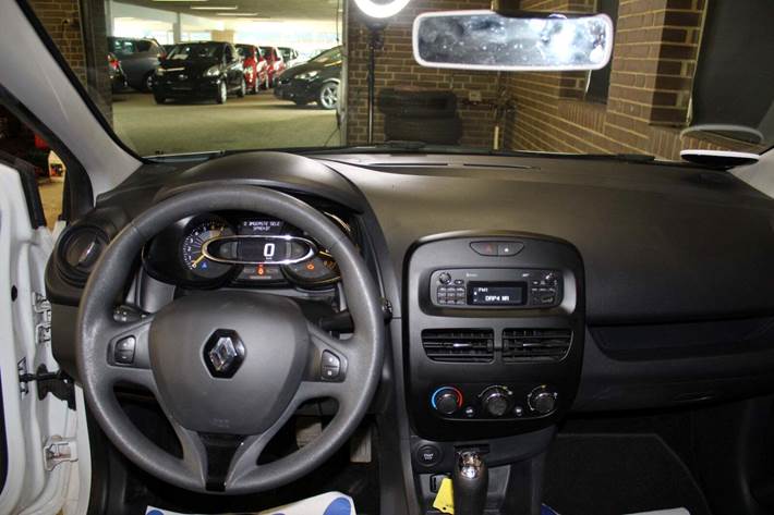 Hvid Renault Clio IV fra 2014