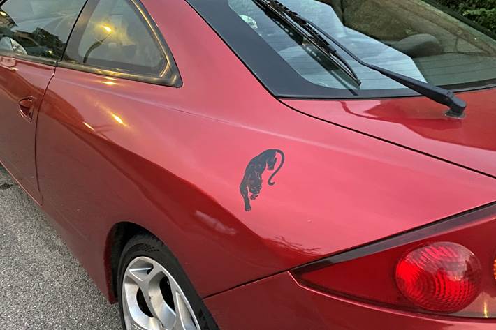 Rød Ford Cougar fra 1999