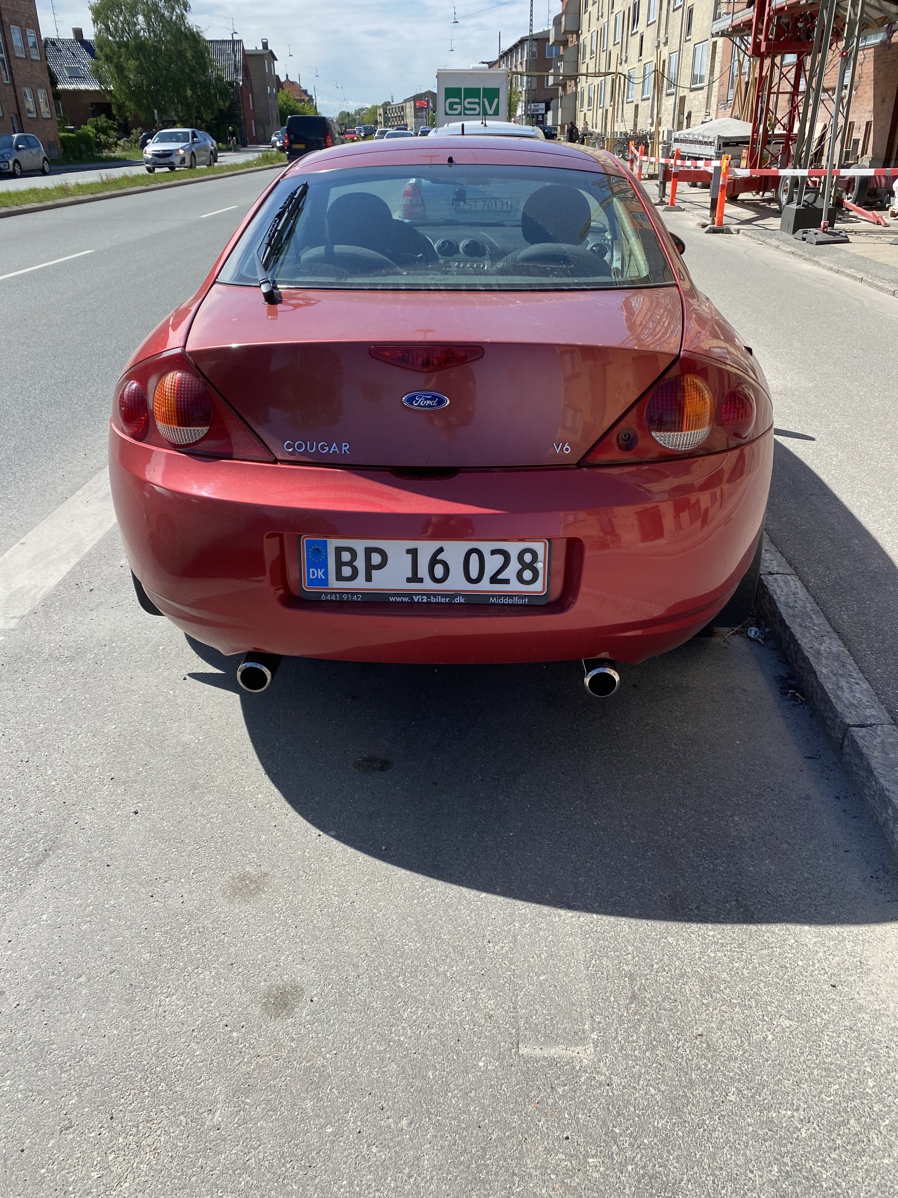 Rød Ford Cougar fra 1999