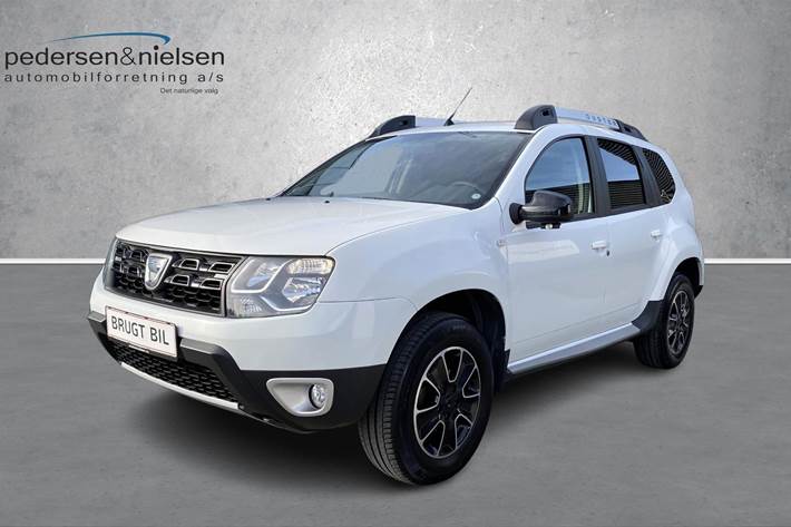 Hvid Dacia Duster fra 2017 set udefra
