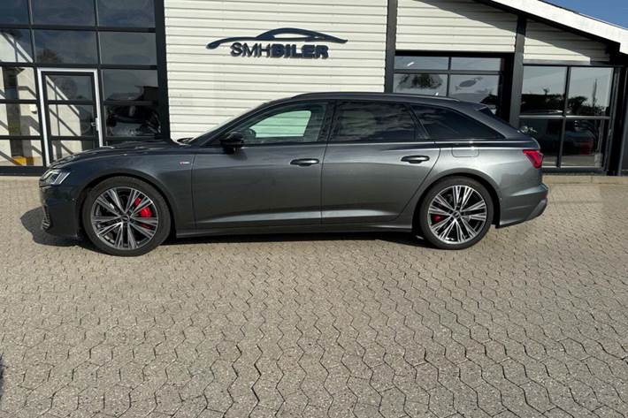 Grå Audi A6 fra 2021 set udefra