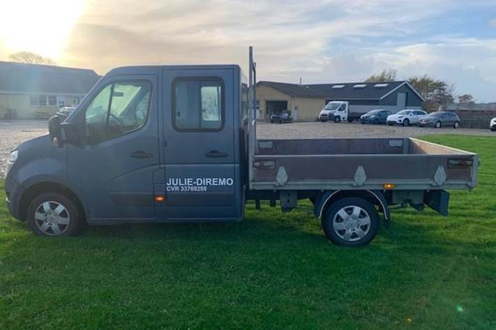 Grå Nissan NV 400 fra 2018