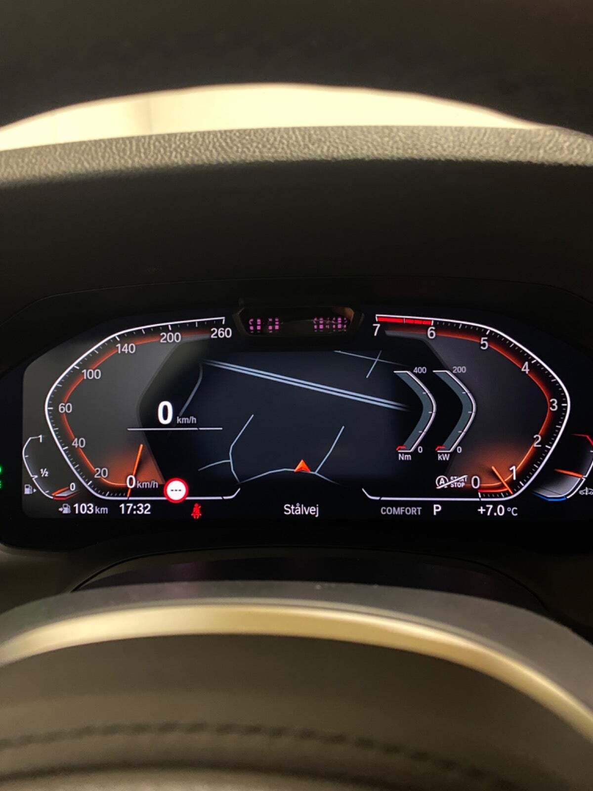 Hvid BMW 330i fra 2019