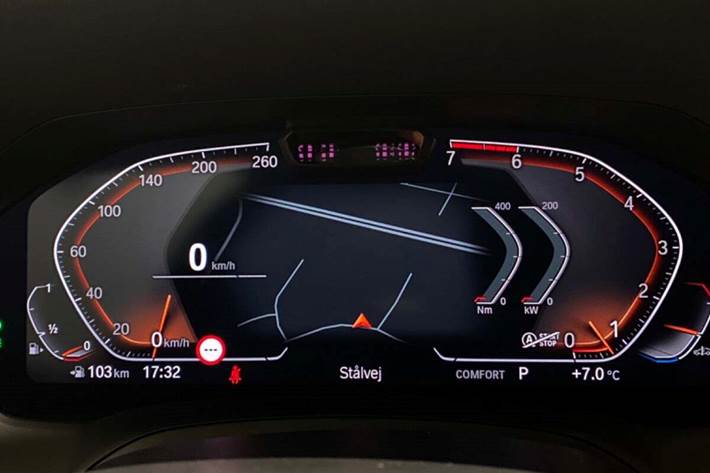 Hvid BMW 330i fra 2019