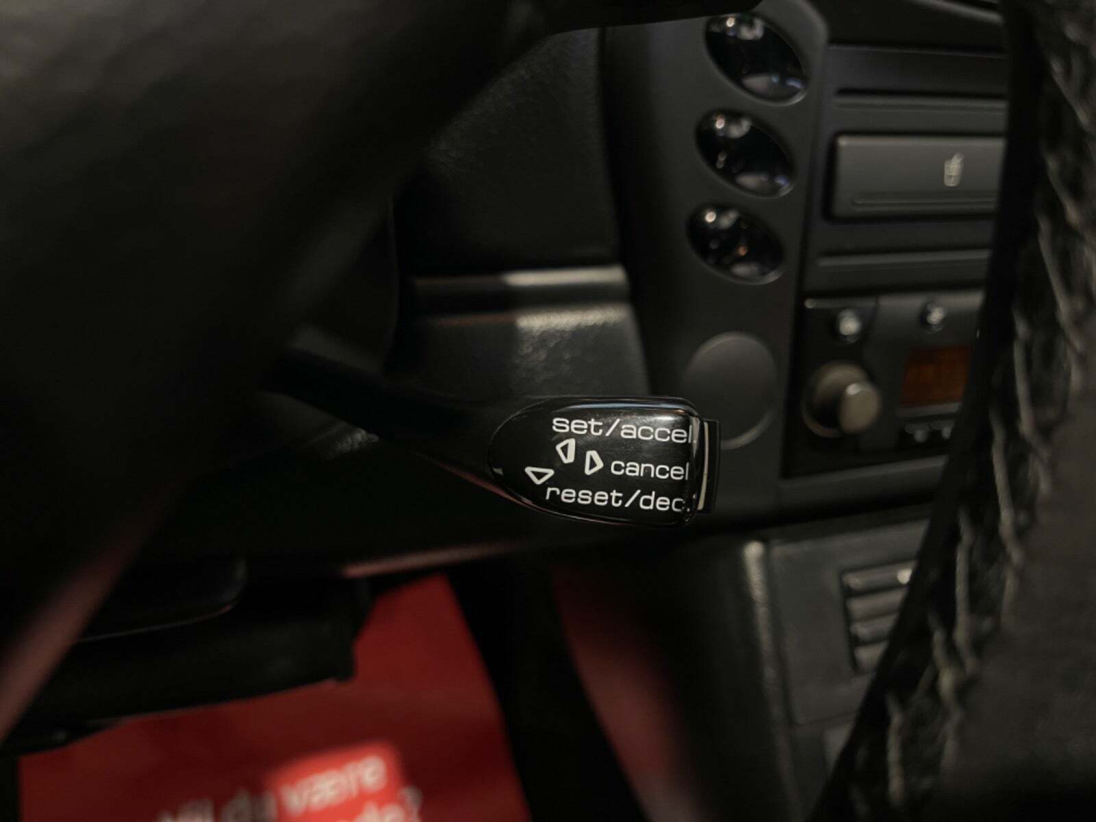 Sølv Porsche Boxster fra 2000 set indefra