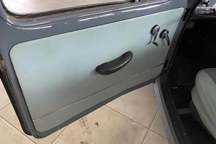 Grå Volvo PV544 fra 1962 set indefra