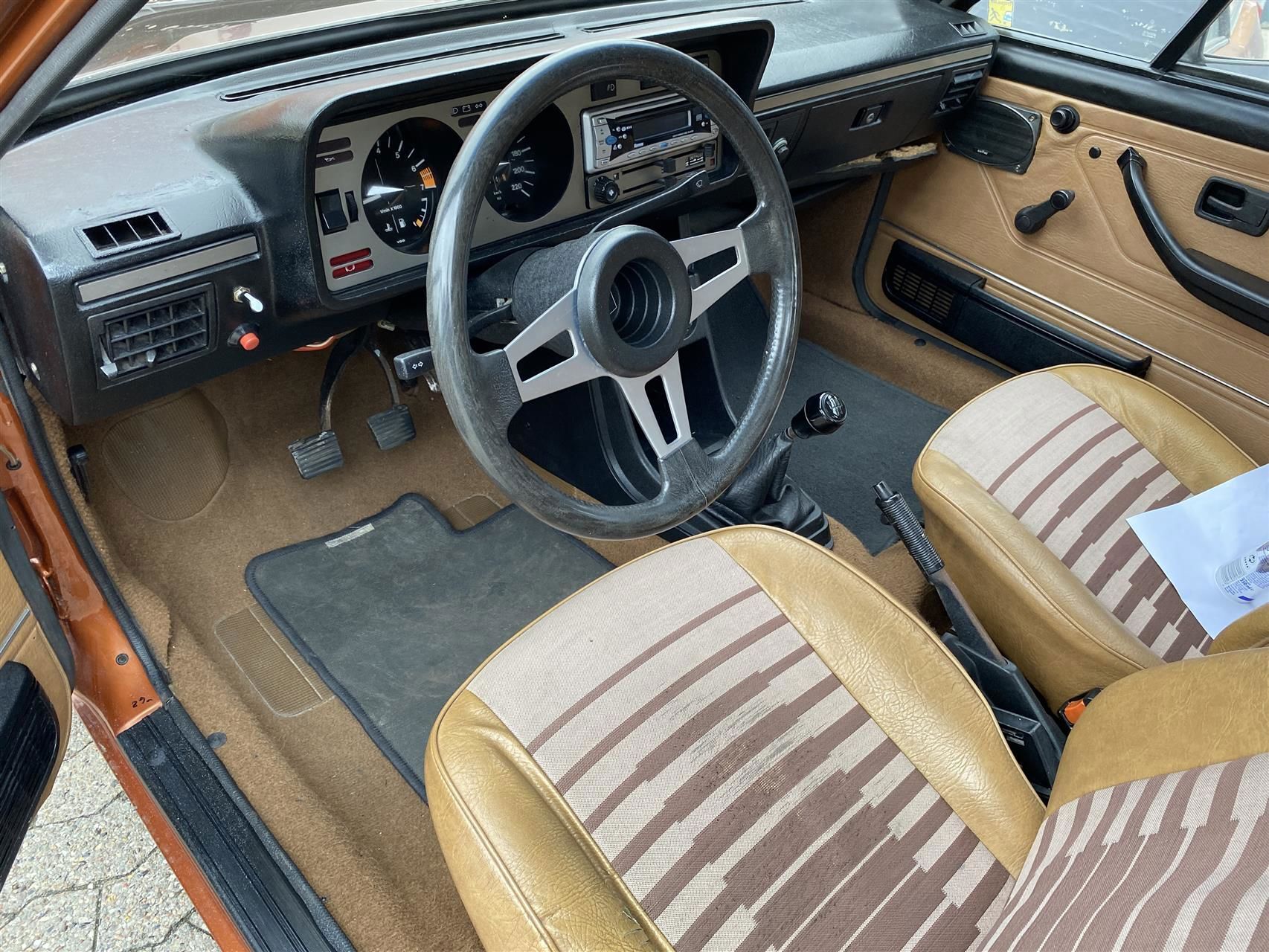 Bronze VW Scirocco fra 1979 set indefra