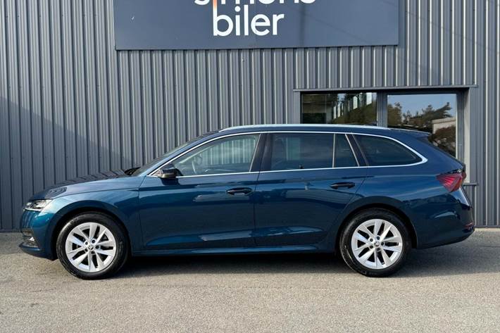 Blå Skoda Octavia fra 2022